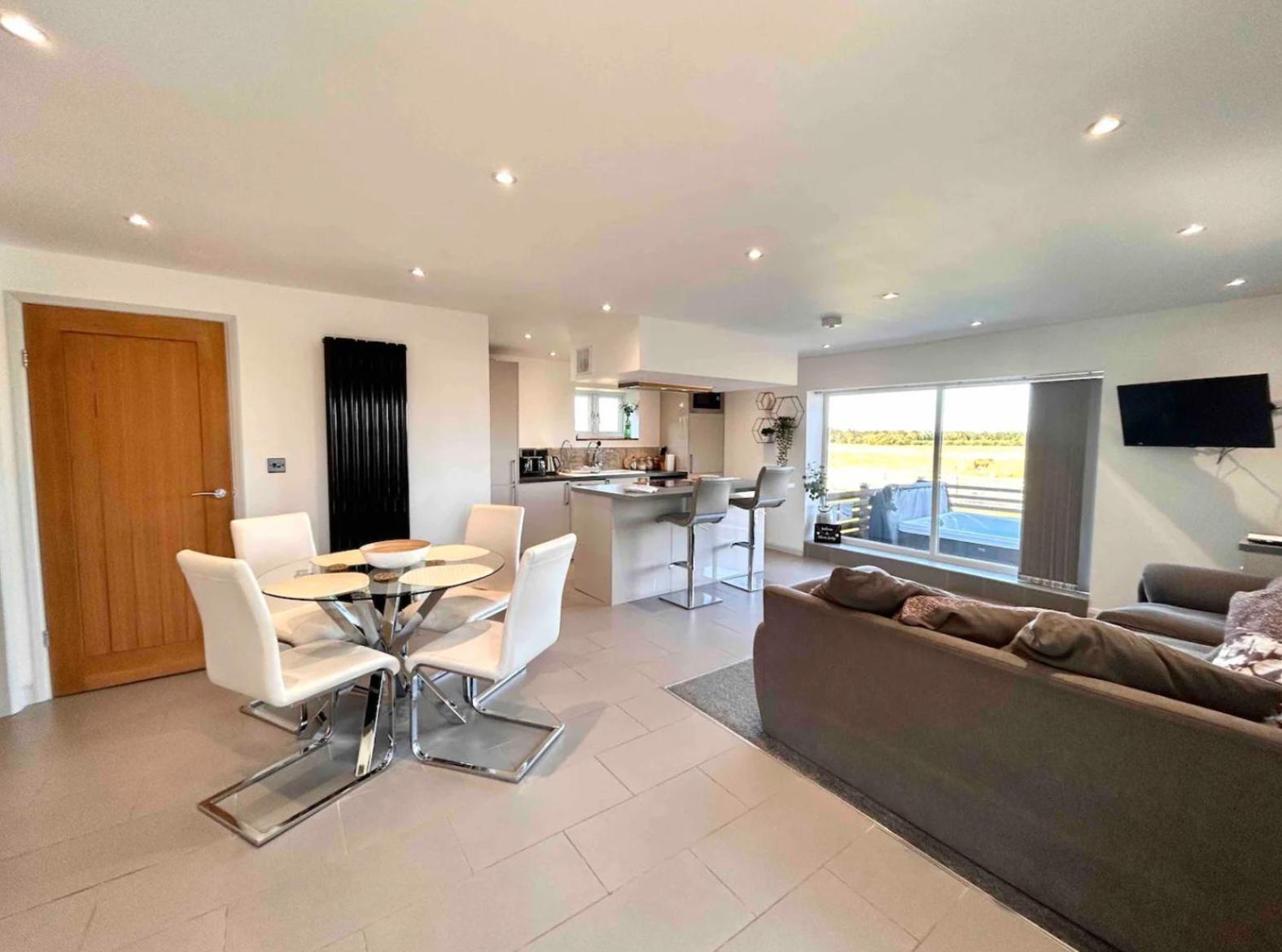 Clover Lodge Chesterfield Eksteriør bilde